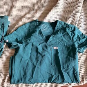 SOLD - Figs womens hunter green set